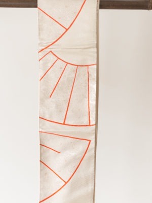 Obi Furuko blanc perle motif soleil orangé large